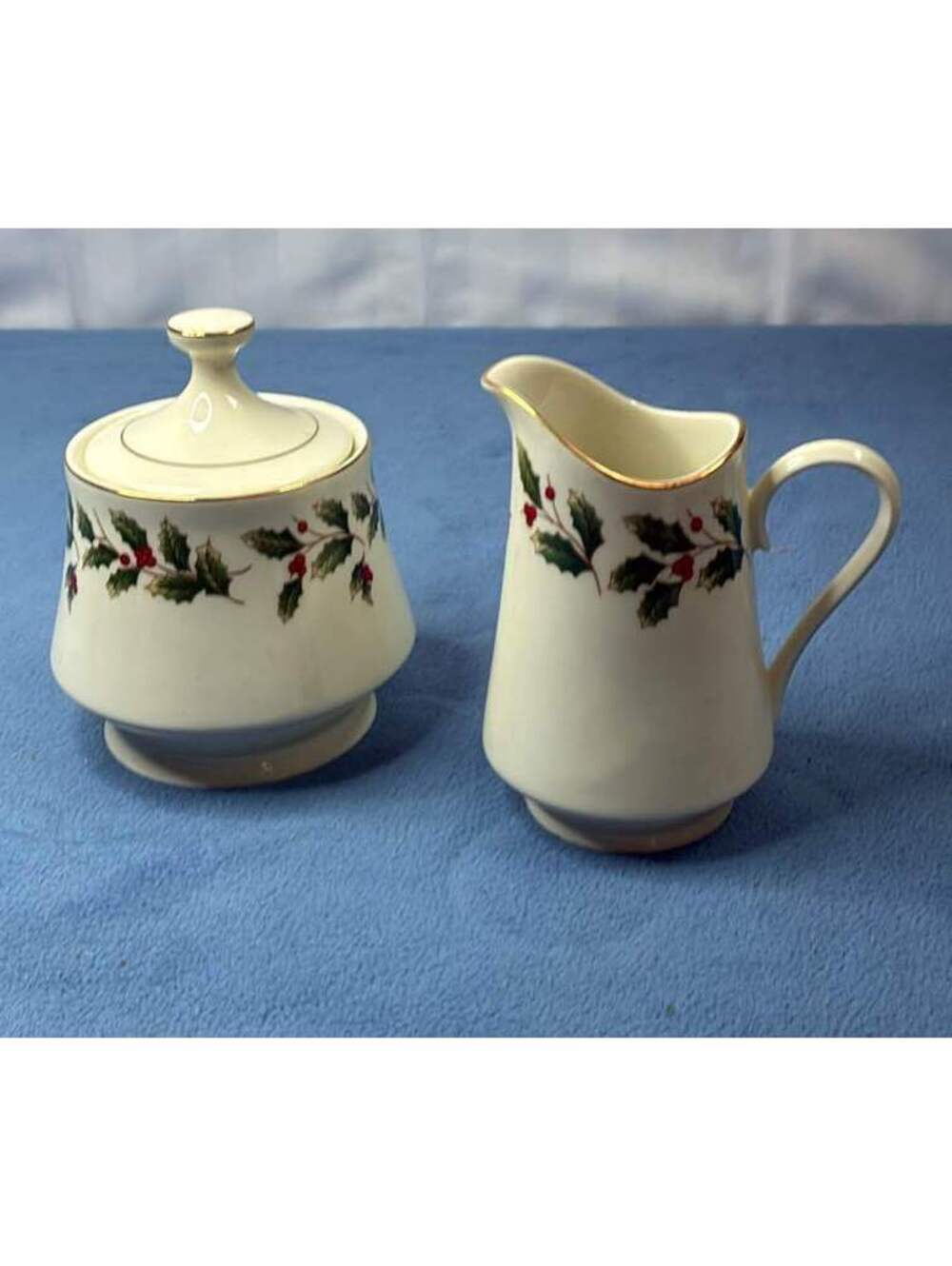 Holiday Creamer and Sugar Bowl Set
